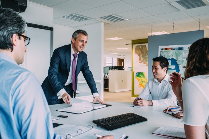 attract-business-investors-startup-business-invest